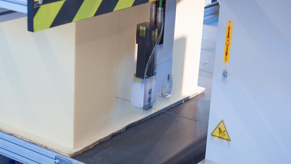 Pahlke Schaumstoffe - Contract water jet cutting - Water jets - Contract manufacturing Contour cutting of foam materials, Twincut contour cutter