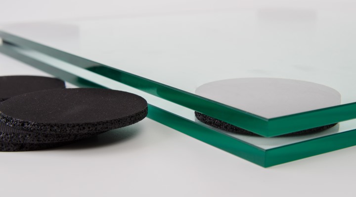 Vibration absorption and spacer made of sponge rubber 