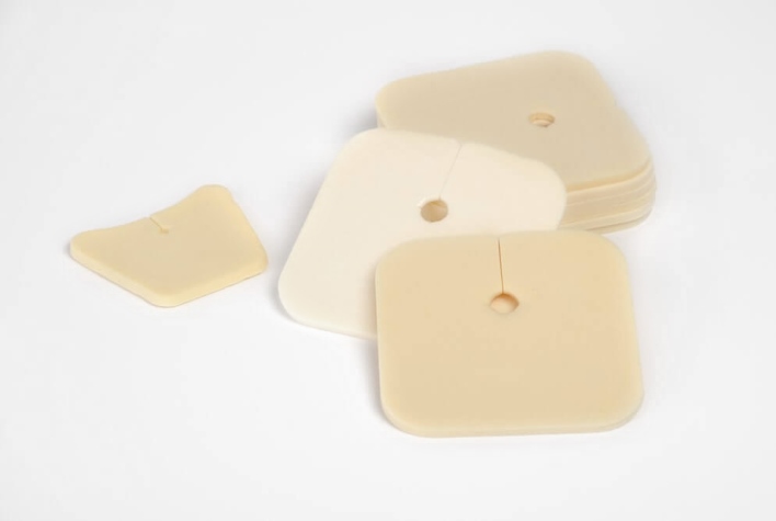 Inserts made of filter foam for tracheostomy bibs